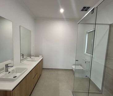 Stunning 4-Bedroom Home in Waterford Rise, Warragul - Photo 4