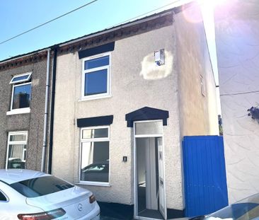 2 bedroom end of terrace house to rent - Photo 2