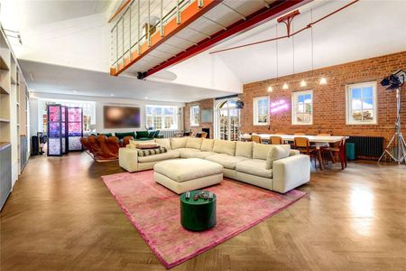 Battersea High Street, London, SW11 3HY - Photo 2