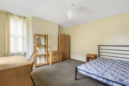 3 bedroom semi-detached house to rent - Photo 4