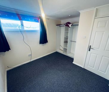 3 bedroom end of terrace house to rent - Photo 1