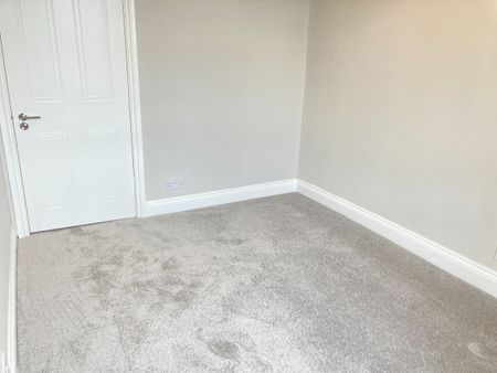 3 Bed Flat, Very Near Haven Green Area, W5 - Photo 4