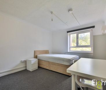 3 bedroom flat to rent - Photo 4
