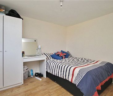 Blackwell Avenue, Guildford, UK, GU2 8LU - Photo 4