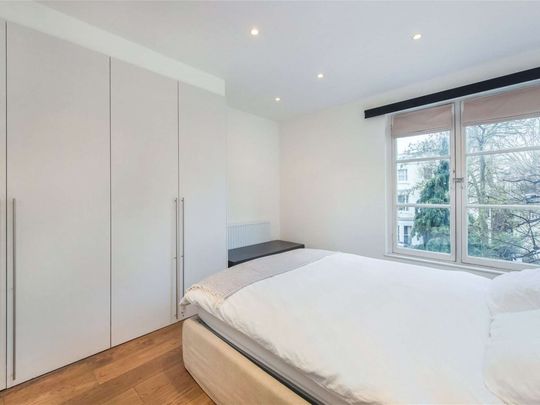 A bright two bedroom apartment on the first floor of a period building with a porter in the centre of Notting Hill - Photo 1