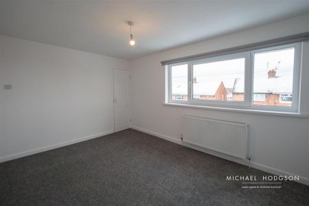 2 bedroom semi-detached house to rent - Photo 5