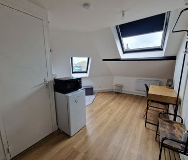 A LOUER STUDIO MEUBLE 10m² SECTEUR MOLLIEN - Photo 2