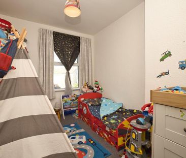 2 bedroom end of terrace house to rent - Photo 4