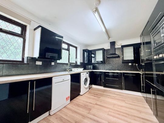 Muirfield, East Acton, London, W3 7NR - Photo 1