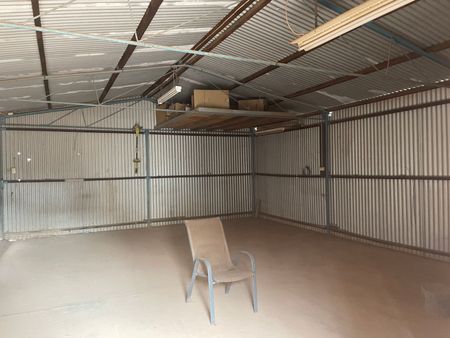 Neat and Tidy 4 bedroom home - Photo 5