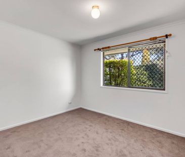 Charming 3 bedroom home in Desirable Darling Heights - Photo 4