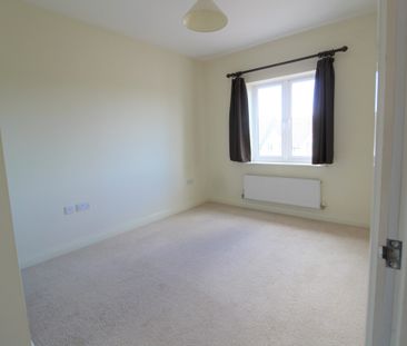 Lindie Gardens, Uxbridge - Photo 2