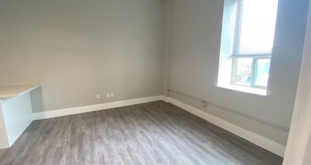 19 Dunlop St W, #204 Barrie | $1550 per month | Plus Heat | Plus Hydro - Photo 3