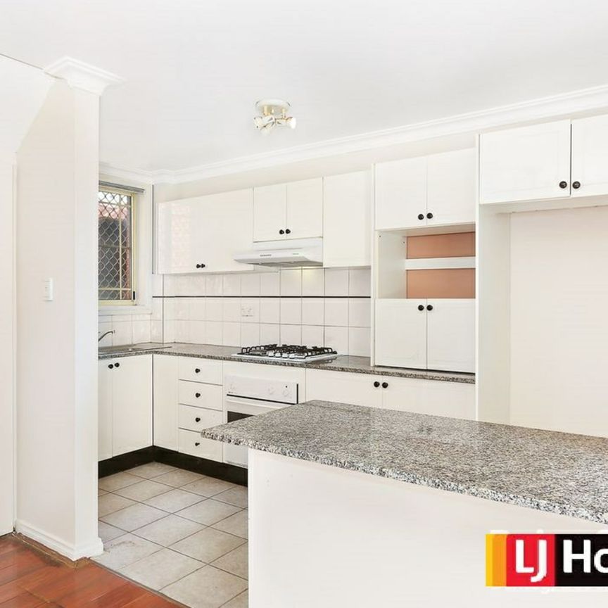 Well Presented Townhouse - Photo 1