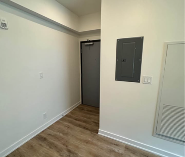 29 Robinson Ave, Ottawa, ON - Photo 3 | Rentumo