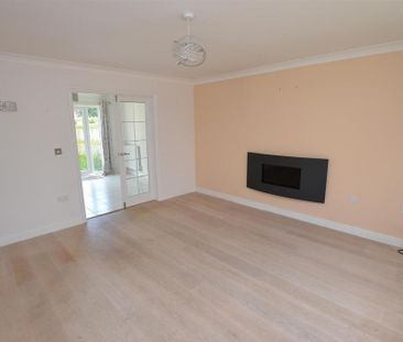 4 bedroom link detached house to rent - Photo 2