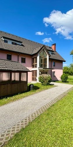 Lichtdurchflutete 3-Zimmer-Wohnung mit Balkon und Parkplatz - Photo 1