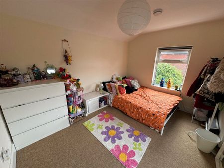 2 Bedroom Flat / Apartment - Cambridge Road, Southampton - Photo 5