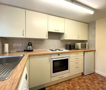 1 bedroom semi-detached house to rent - Photo 3