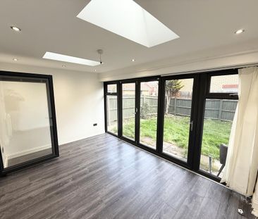 5 bedroom detached house to rent - Photo 3