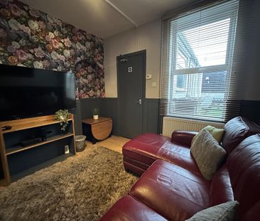 4 bedroom terraced house to rent - Photo 2