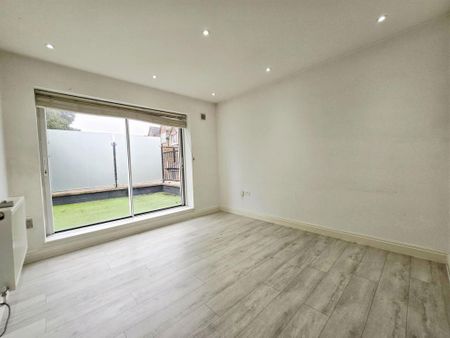 3 bedroom flat to rent - Photo 2