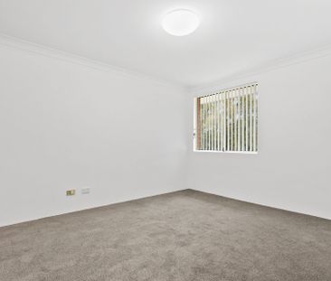 Three Bedroom Apartment - Photo 3