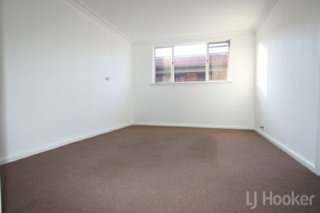 Spacious Two Bedroom Granny Flat - Photo 4