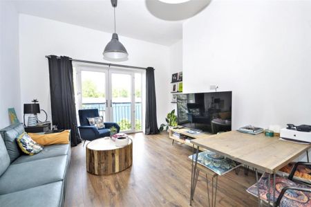 2 bedroom flat to rent - Photo 2