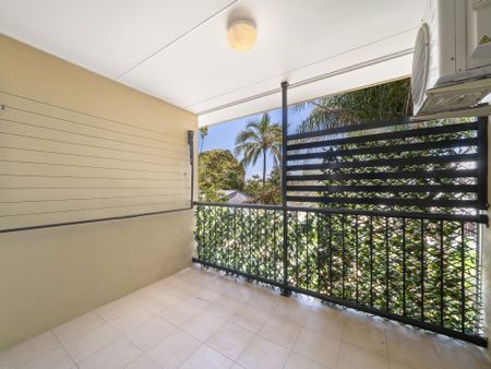 Top-Floor Living in a Boutique Complex – Walk to Scarborough Seaside Village - Photo 4