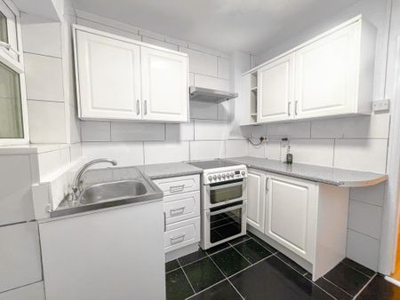 2 bedroom maisonette to rent - Photo 2