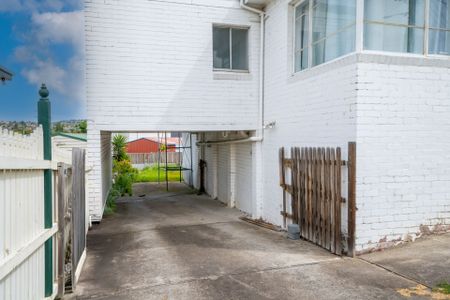 Convenient located unit - Photo 5