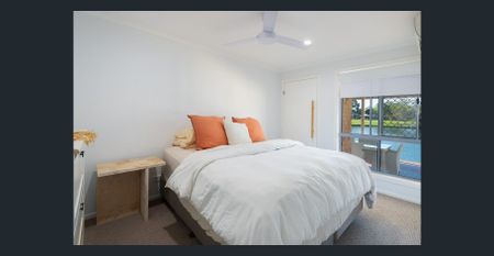 IMMACULATE LAKEFRONT DUPLEX - Photo 4