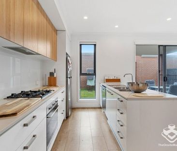 North Lakes Central Prestigious SoLa Complex 3 Bedroom Townhome - Photo 6