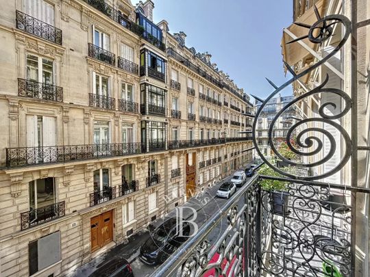 Appartement • Triangle d'Or, Paris 8ème - Photo 1