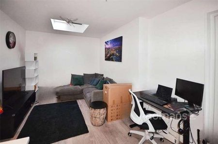 Orchardville, Burnham, SL1 - Photo 2