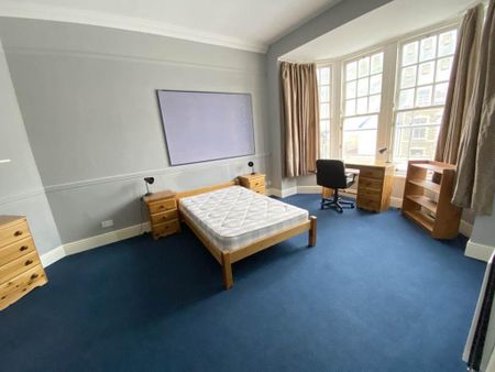 3 bedroom flat to rent - Photo 2