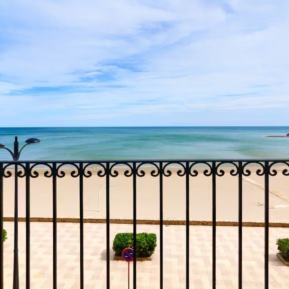 Plaza de la Señoría, Port Saplatja, Valencian Community 46120 - Photo 1