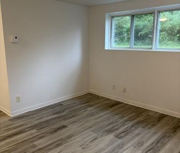 3 1/2 Saint-Bruno-de-Montarville, centre -ville,1100$/mois - Photo 2