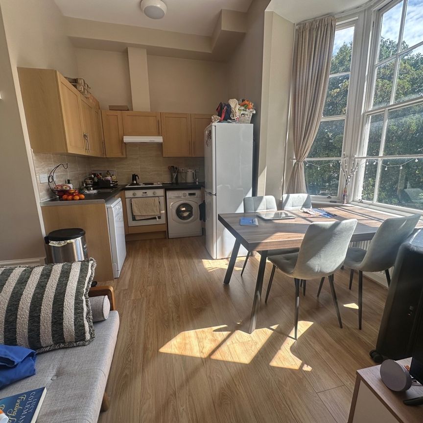 1 Bed Flat, Dover Place, BS8 - Photo 1