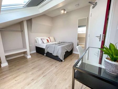 Ingrow Road, L6 - Photo 5