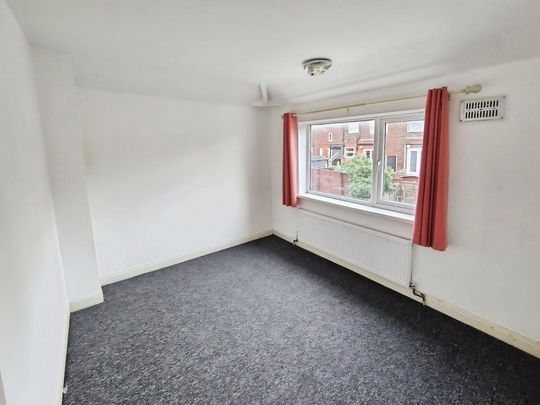 3 bedroom end of terrace house to rent - Photo 1