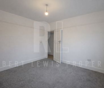 Two Double Bedroom Flat – Marlborough Gardens, London, N20 0SE - Photo 6