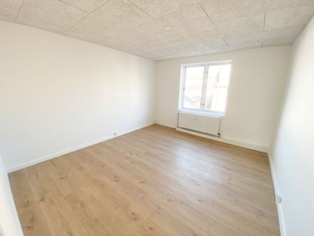 Stor og charmerende 4-værelses lejlighed i Vejgaard - Photo 2