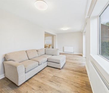 4 bedroom semi-detached house to rent - Photo 2