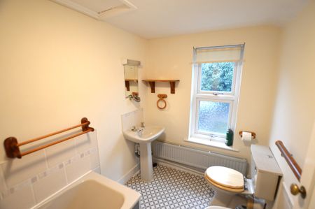 Kent Road, kent, London - Photo 5