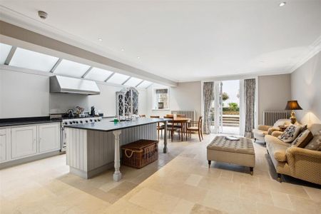 6 bedroom semi-detached house to rent - Photo 2