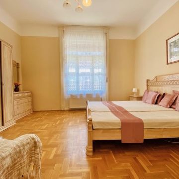 Reáltanoda utca - Photo 1