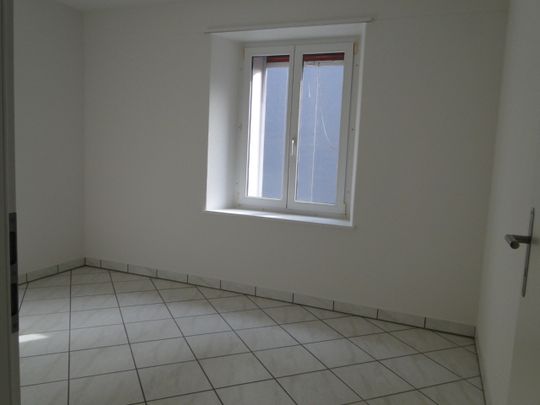 Zu vermieten per Sofort oder nach Vereinbarung: Zentrale 1.5 Zi-Wohnung in Biel/Bienne - Photo 1