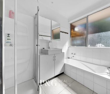 🏡 Retro Charm Meets Modern Convenience – Your New Home Awaits! 🏡 - Photo 3